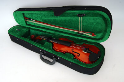 Скрипка 1/4 с футляром, смычком и канифолью, Carayа MV-004  в интернет магазине детских музыкальных инструментов Музыка Детям 